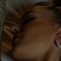 Мелісса Араунд Оголені