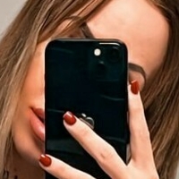 Клаудія Мезей Оголені