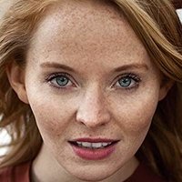 Міхаела Лонгден Оголені