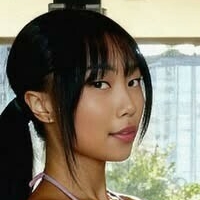 Мікі Ідзуми Оголені