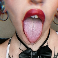 Мілкі Елієн Оголені