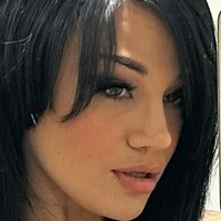 Мона Азар Фрі Оголені