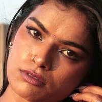 Нідхі Гоел Оголені