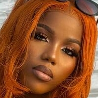 Ніфемі Ненсі Оголені