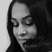 Ніккі Брі Оголені