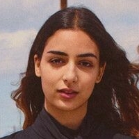 Нора Аттал Оголені