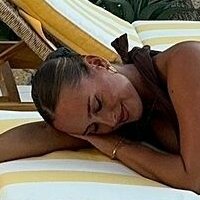 Опал Дана Оголені