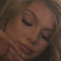 Фібі Ріан Оголені