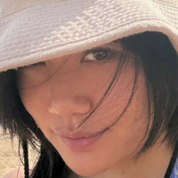 Рей Амі Оголені