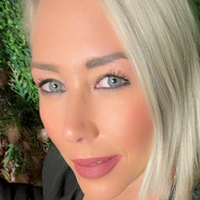 Рейфе Каро Оголені