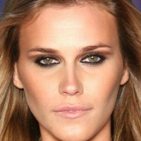 Рената Куртен Оголені