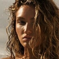 Райлі Рассел Оголені