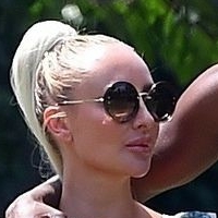 Сара Джейн Банахан Оголені