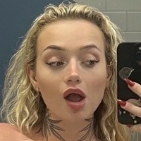 Софія Мей Оголені