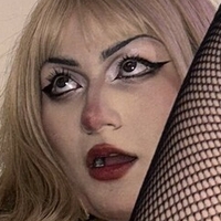 Софі Джанексо Оголені