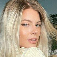 розлите молоко Оголені