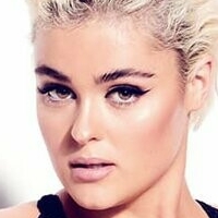 Стефанія Ферраро Оголені