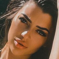 Стеф Луїз Оголені