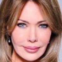 Тейлор Хейс Оголені