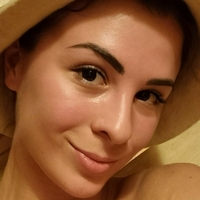 топмодель Аліс Оголені