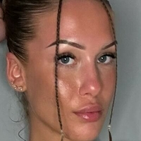 Вікторія Левані Оголені