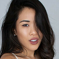 Вів’єн Лоу Оголені