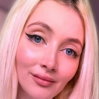 Вівіі Плейс Оголені