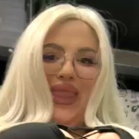 ВладаУайт Оголені