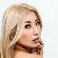 Юкі Сукі Оголені